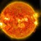 زمین در مقایسه با خورشید و بزرگ ترین ستاره ی شناخته شده چه ابعادی دارد؟