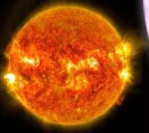 زمین در مقایسه با خورشید و بزرگ ترین ستاره ی شناخته شده چه ابعادی دارد؟
