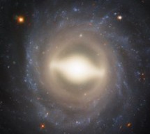 تصویر زیبای هابل از کهکشانی مارپیچی-میله‌ای