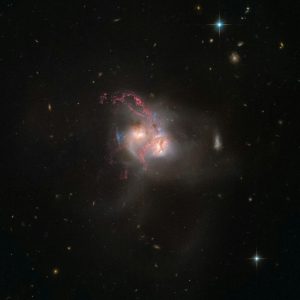 تصویر برخورد شدید دو کهکشان توسط هابل