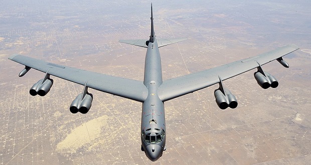 بمب افکن بی-52 در برابر اس-400 ؛ کدام یک پیروز است؟